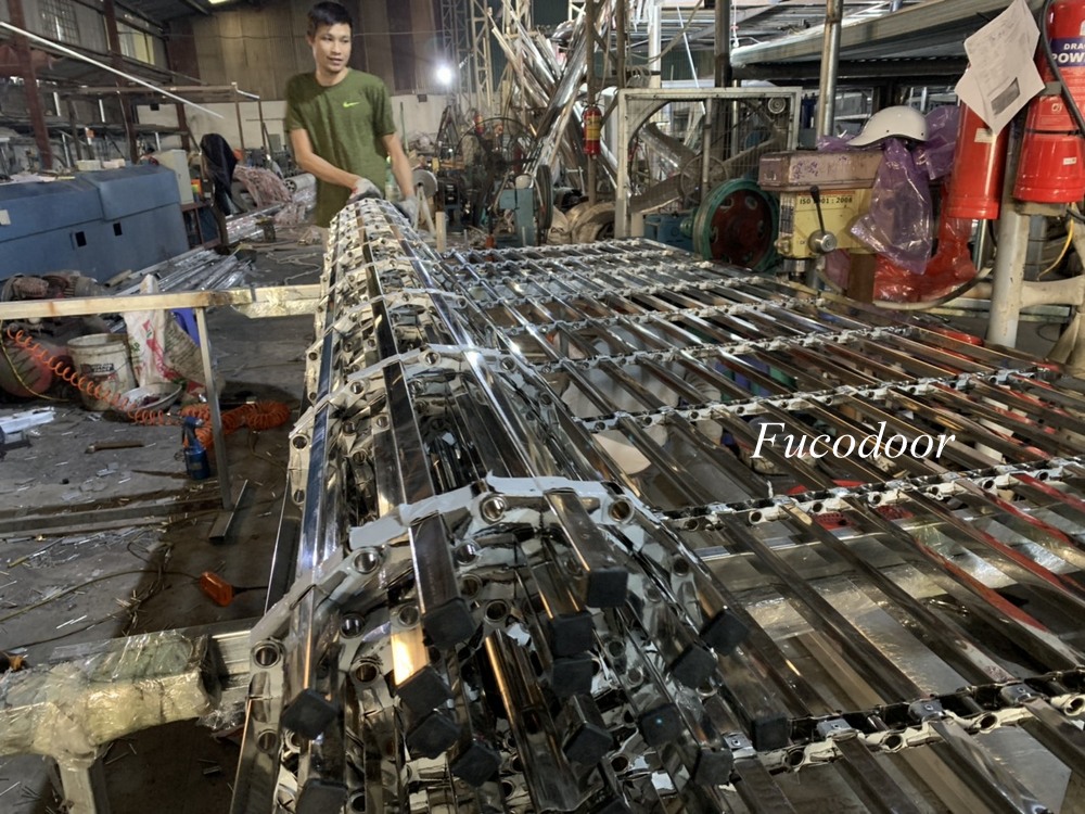 Cửa cuốn lưới song ngang inox vuông, cửa cuốn khớp thoáng 20x20, cửa cuốn khớp thoáng phi tại Hà Nam