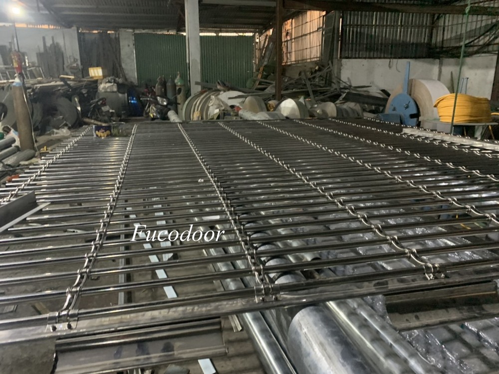 Cửa cuốn lưới song ngang inox vuông, cửa cuốn khớp thoáng 20x20, cửa cuốn khớp thoáng phi tại Hà Nam