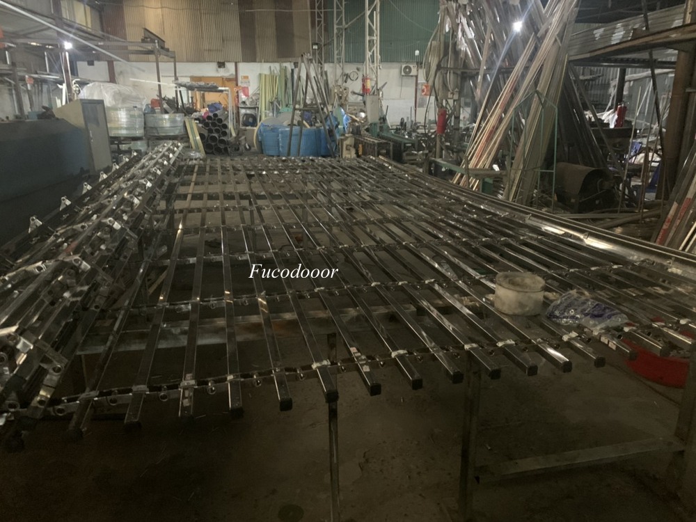 Cửa cuốn lưới song ngang inox vuông, cửa cuốn khớp thoáng 20x20, cửa cuốn khớp thoáng phi tại Hà Nam