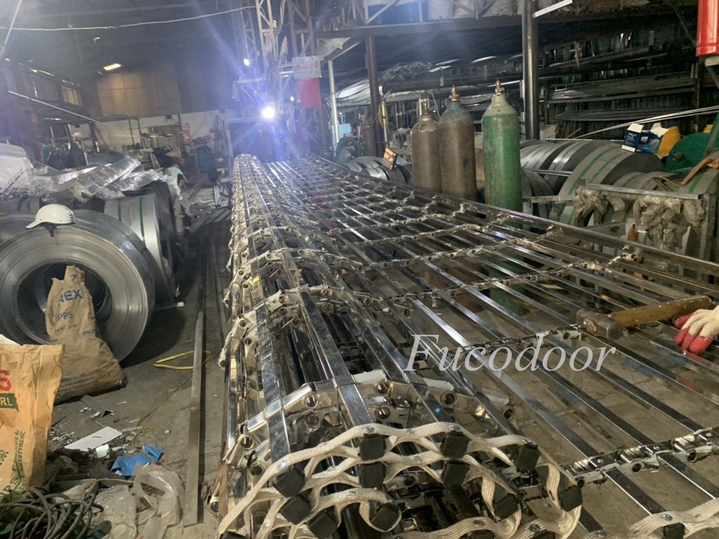 Cửa cuốn lưới song ngang inox vuông, cửa cuốn khớp thoáng 20x20, cửa cuốn khớp thoáng phi tại Hà Nam