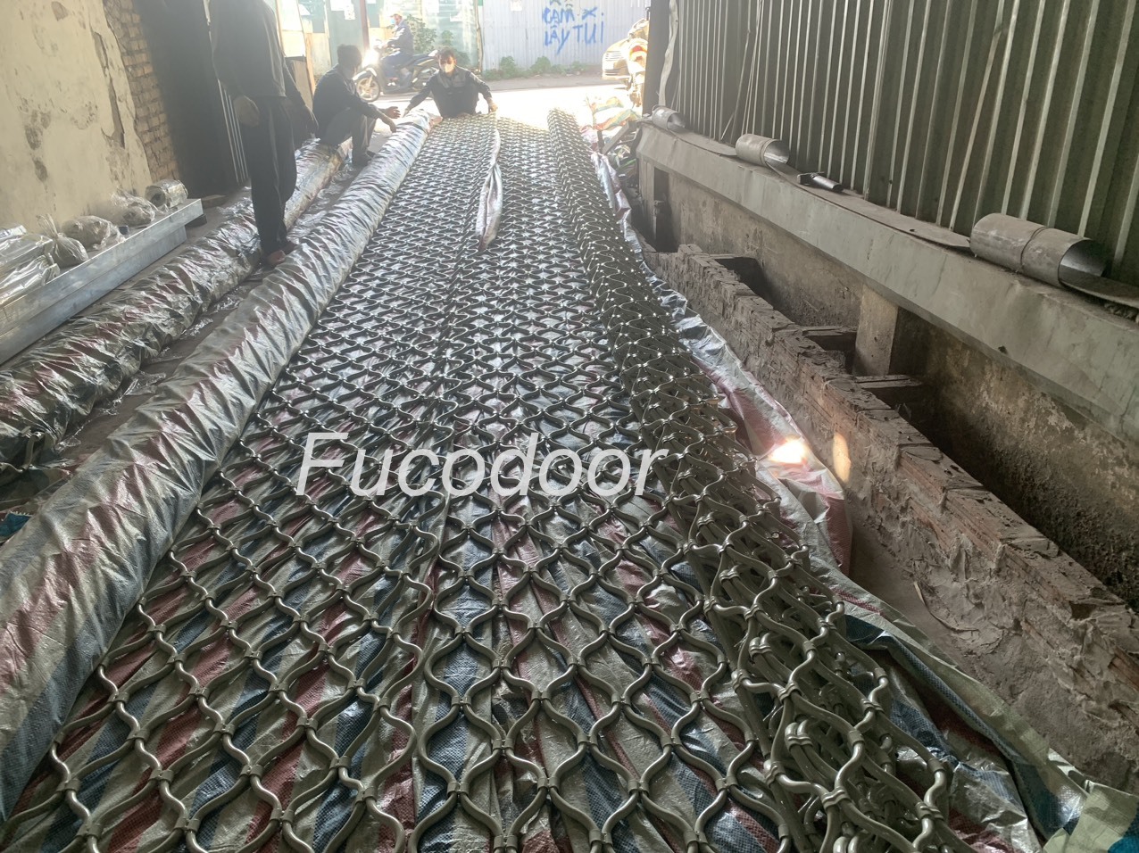 Cửa cuốn Mắt lưới sơn tĩnh điện tại Nam Định