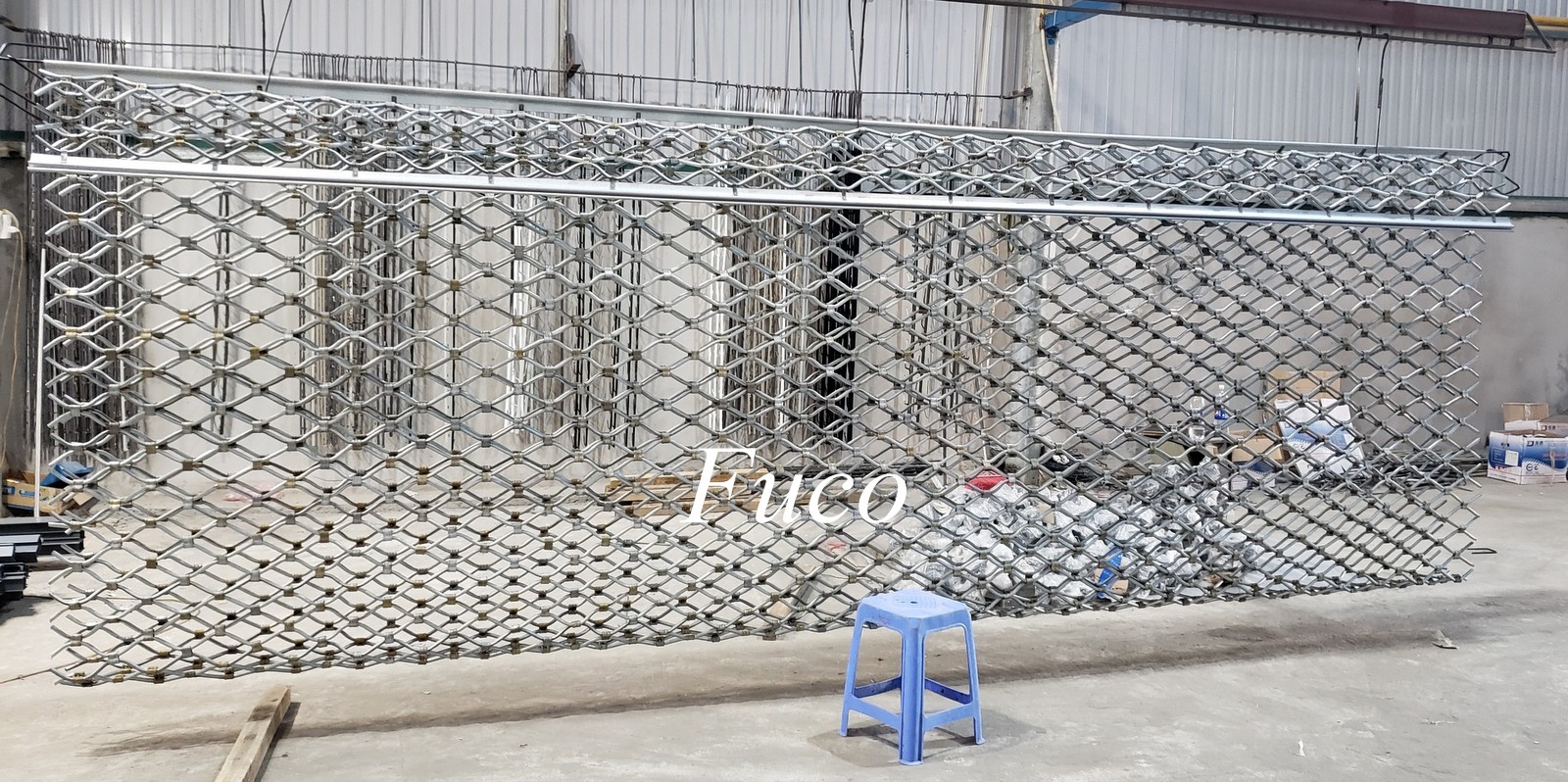 Cửa cuốn mắt võng sơn tĩnh điện và INOX 304,