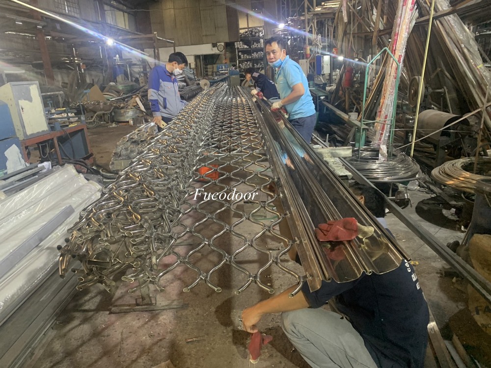 Báo giá cửa cuốn mắc võng, cửa cuốn mắt cáo