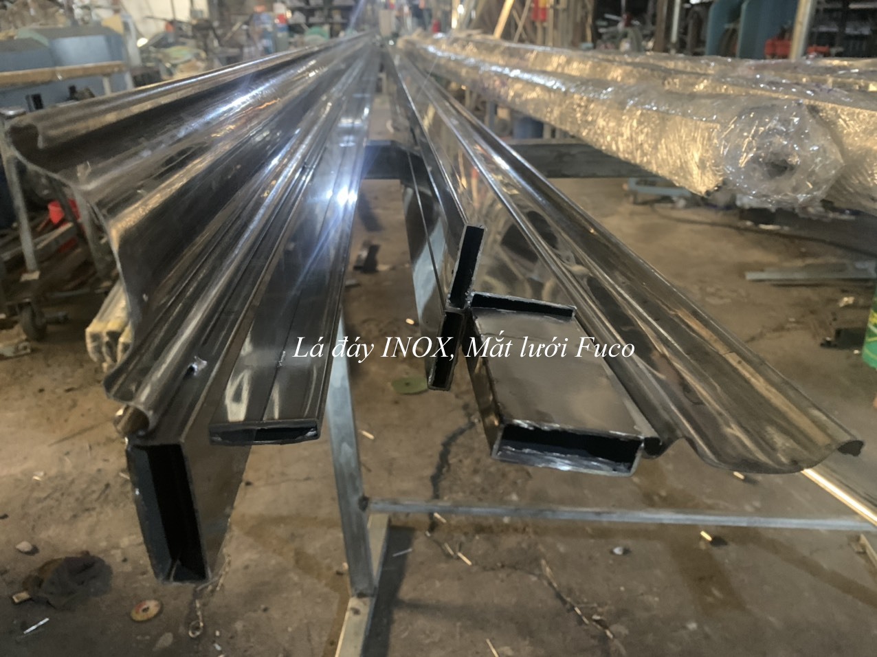 Giá Cửa cuốn Mắt Võng INOX 304