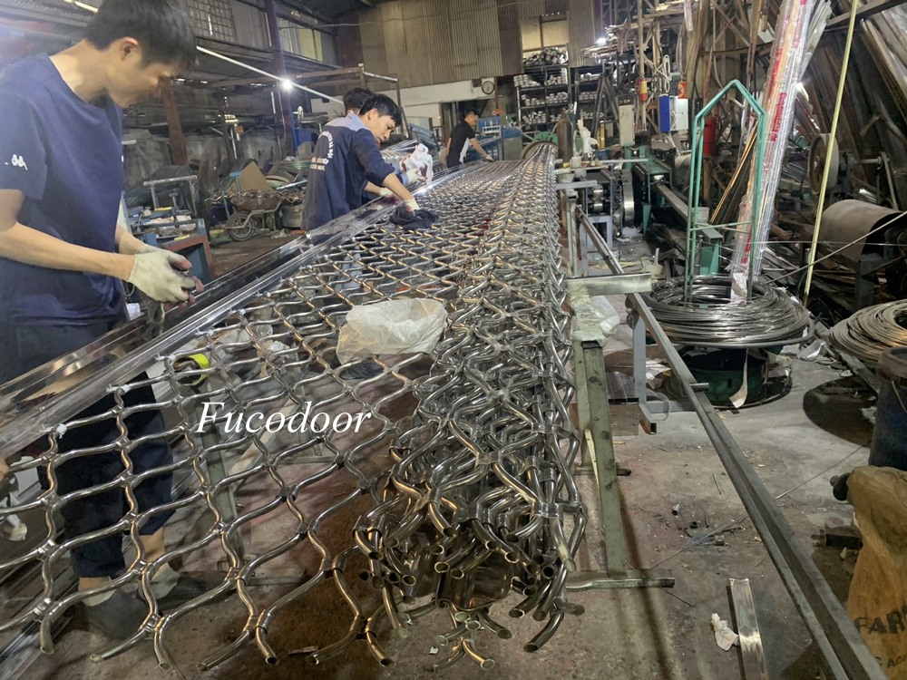 Giá Cửa cuốn Mắt Võng INOX 304 tại Quảng Ninh