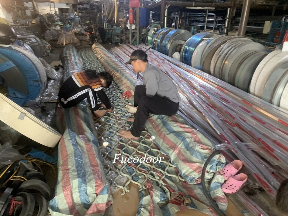 Báo giá cửa cuốn lưới mắc võng, mắt cáo rẻ đẹp