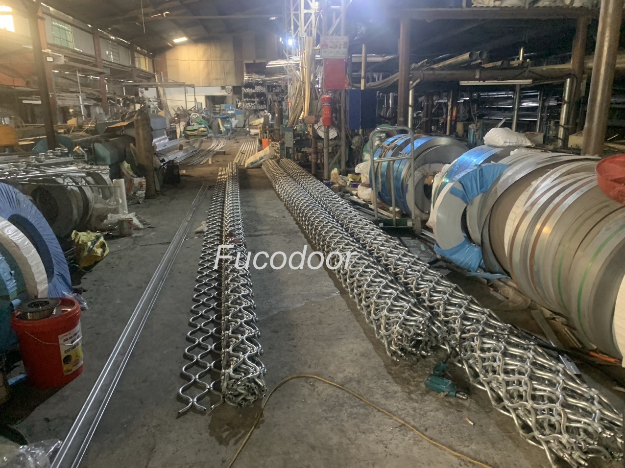 Báo giá cửa cuốn mắc võng, cửa cuốn mắt cáo Fucodoor