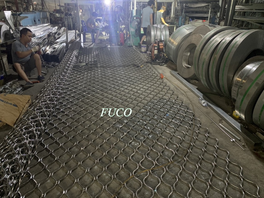 Báo giá cửa cuốn mắc võng, cửa cuốn mắt cáo