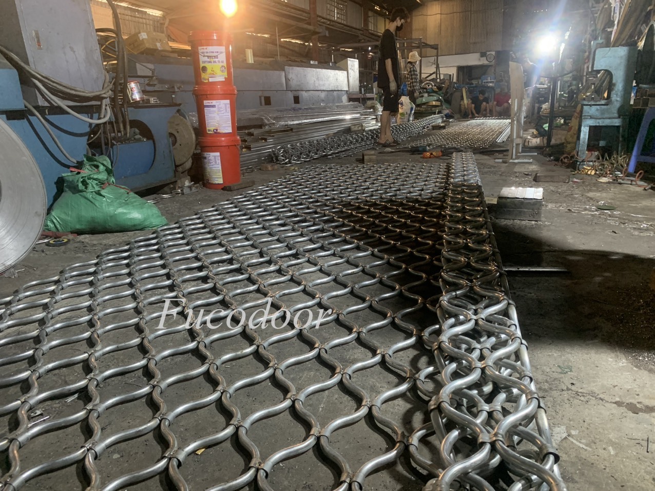 Cửa cuốn lưới thép mắt võng
