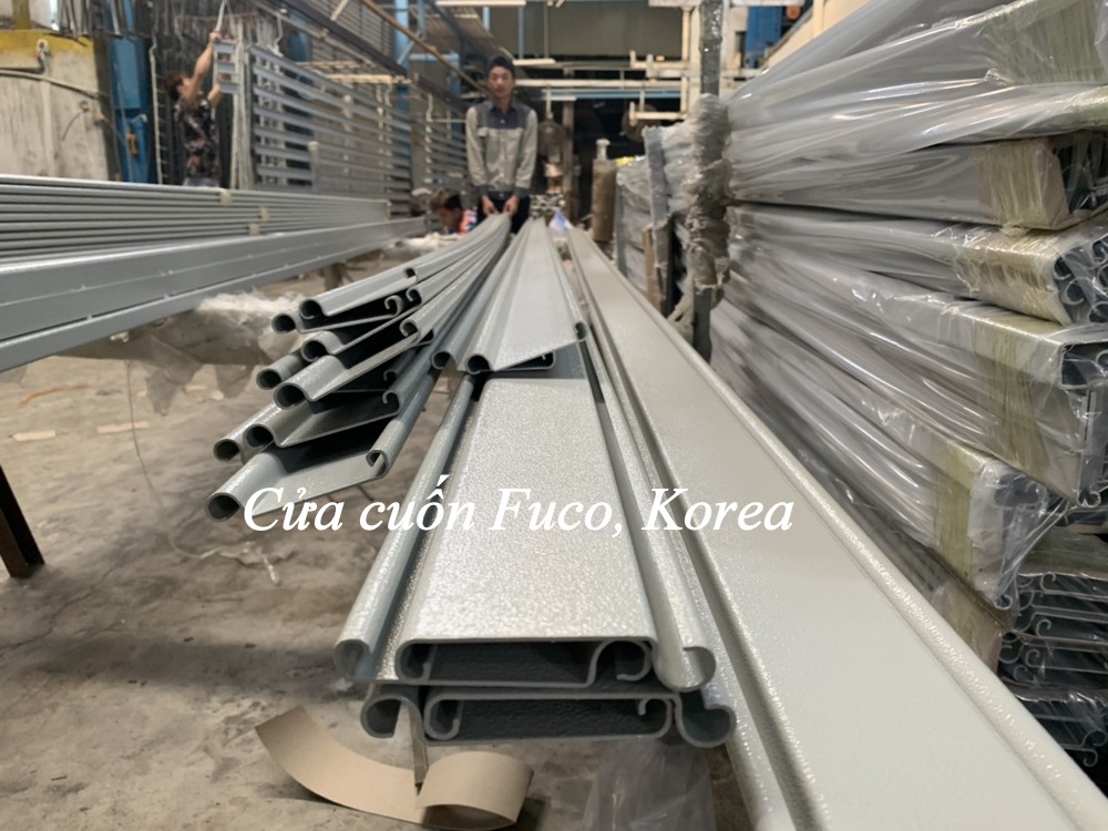 Thân cửa cuốn siêu trường ST85 được làm bằng thép mạ kẽm