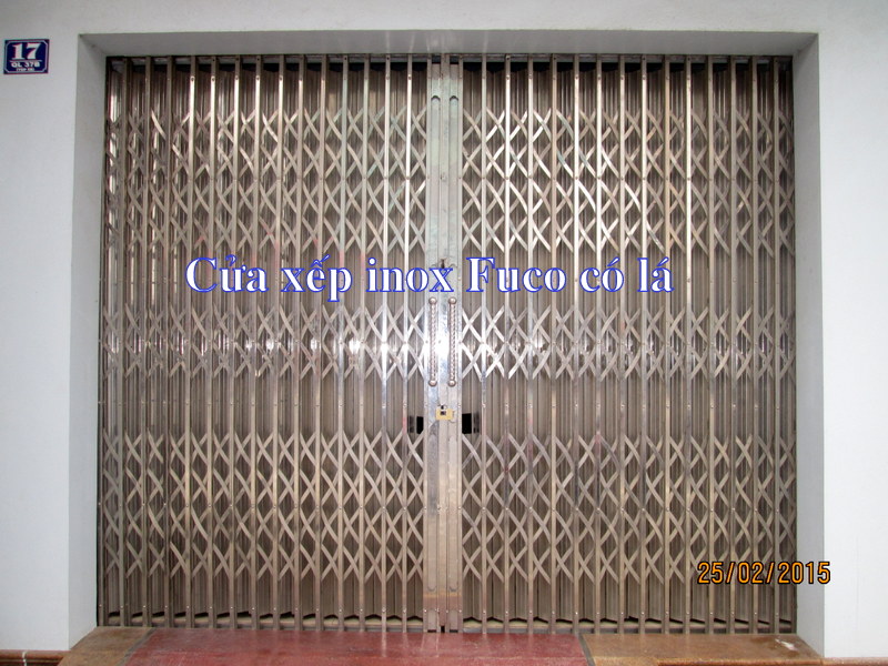 Cửa xếp INOX 304 Fuco có giá rẻ với kiểu hộp 20x20